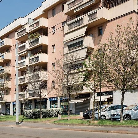 Golden Suite Apartment & Day Use Милано Екстериор снимка
