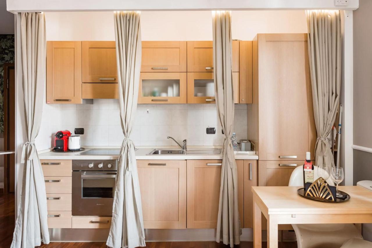 Golden Suite Apartment & Day Use Милано Екстериор снимка