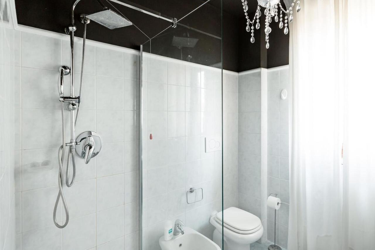 Golden Suite Apartment & Day Use Милано Екстериор снимка