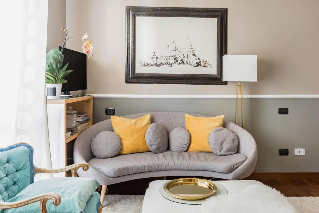 Golden Suite Apartment & Day Use Милано Екстериор снимка